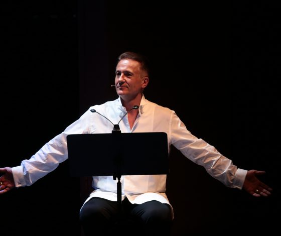 «Кино на сцене»: Олег Меньшиков, Александр Петров и Сергей Шнуров прочитают «Неуловимых мстителей»