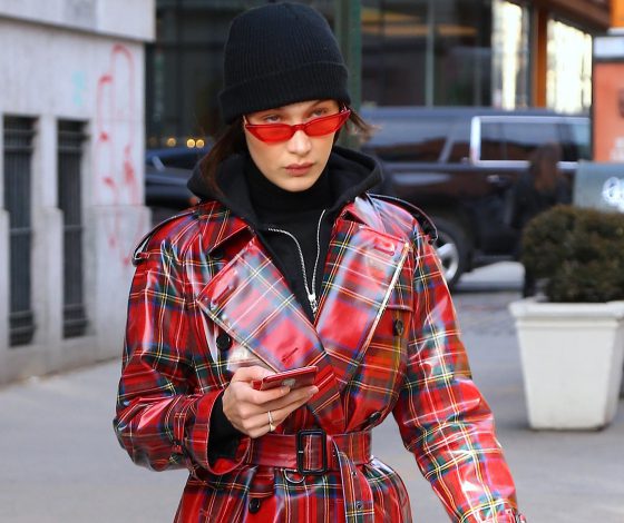 Белла Хадид в Нью-Йорке. Хочешь такой тренч?