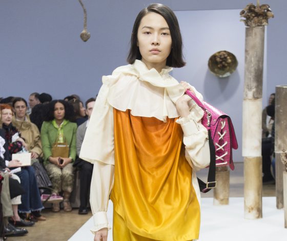 Смотри показ J. W. Anderson здесь!