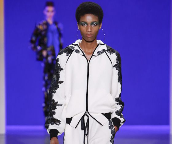 Смотри показ Naeem Khan здесь!