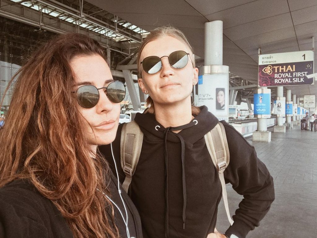#2Маши вернулись в Москву из Таиланда