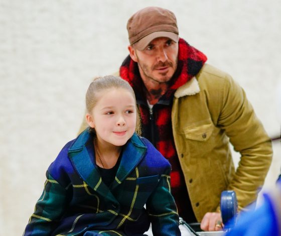 Фото дня: Дэвид Бекхэм с тремя детьми в аэропорту Нью-Йорка