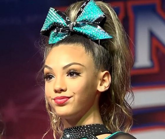 Надменное лицо сделало чирлидершу из Америки Интернет-мемом