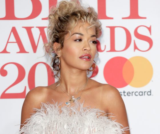 Впечатляет. Все о платье Риты Оры на премии Brit Awards