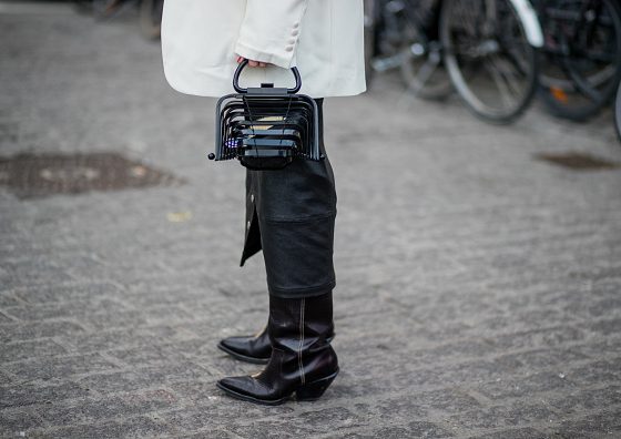 От кроссовок до казаков: топ-25 пар обуви на весну