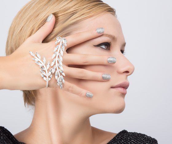 Где бесплатно сделать макияж бровей?