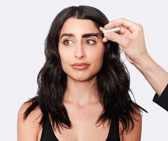 Новая броу-услуга – нанонапыление бровей. Безопасна ли она?