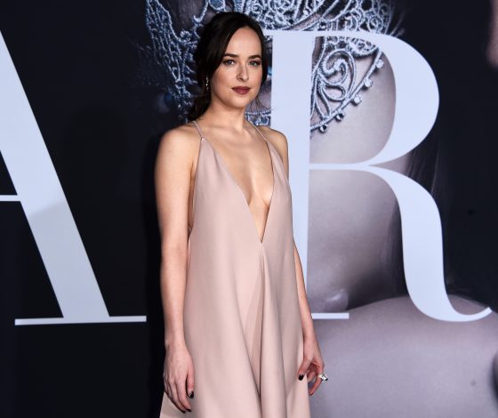 Дакота Джонсон и Крис Мартин на свидании в Калифорнии