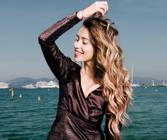 Где сделать макияж для волос и фитоманикюр для ногтей?