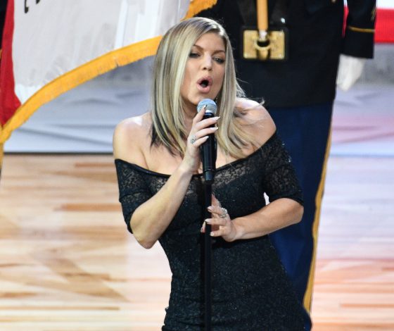 Ферги спела гимн. И ее исполнение назвали худшим в истории. Смотри видео