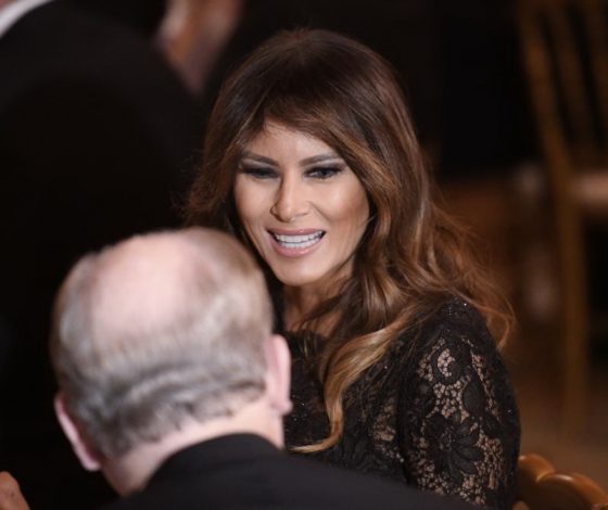 Новый выход: Мелания и Дональд Трамп на балу губернаторов