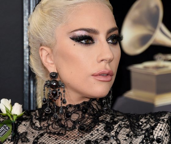 Неожиданно! Сколько стоят накладные ресницы Леди Гага?