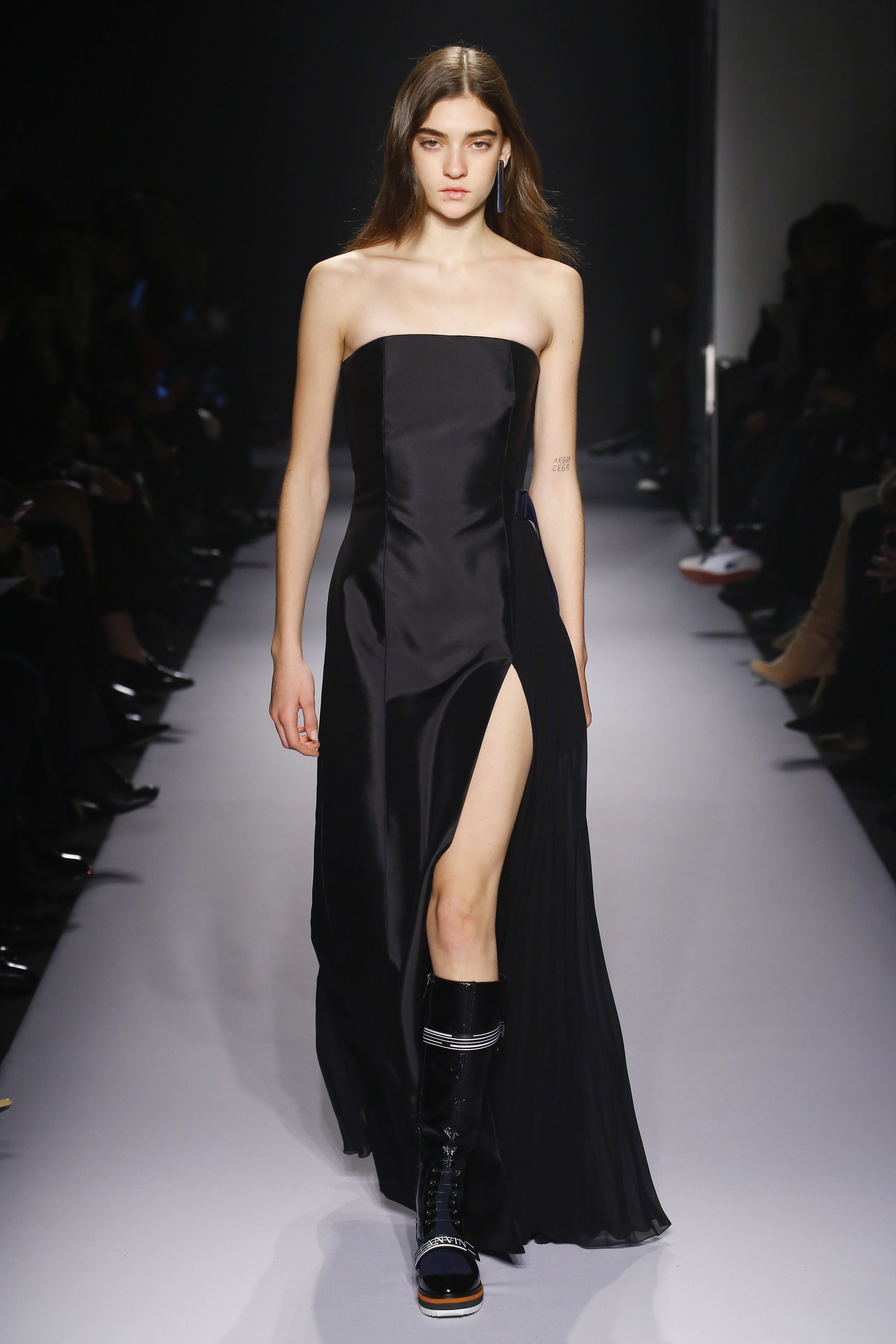 Смотри показ Lanvin здесь!