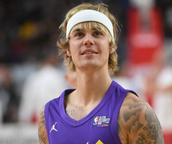 Джастин Бибер играет в баскетбол, а Джейми Фокс комментирует свой роман с Кэти Холмс