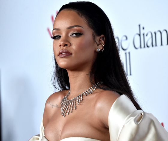 Такого мы не ожидали: странный бьюти-лайфхак от Рианны