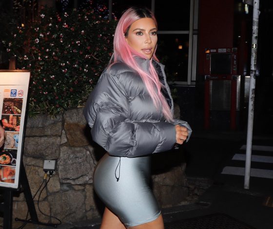 Ким Кардашьян выложила в Instagram змею с лого Louis Vuitton. Кажется, будет скандал!