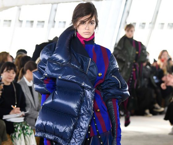 Кайя Гербер и Крис Грикайте на показе Sacai