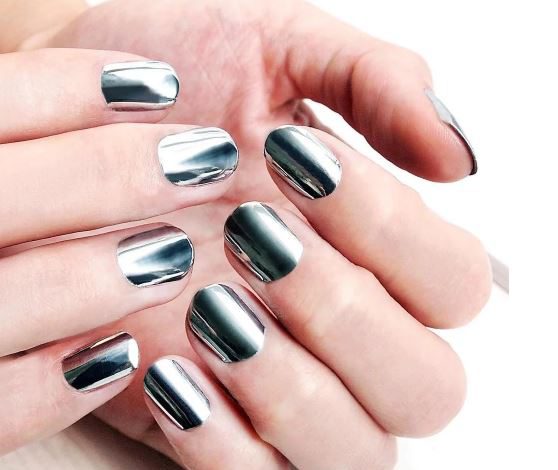 Зеркальный маникюр. С таким и зеркальце с собой носить не обязательно!