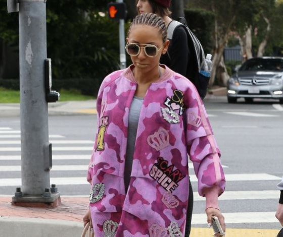 Новый выход Мел Би: солистка Spice Girls в куртке Spice Girls