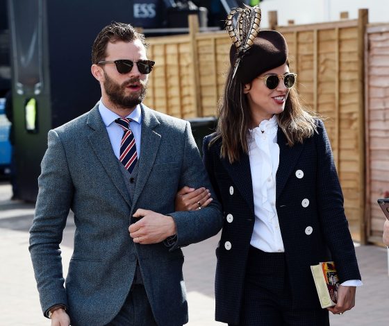 Какая красивая пара! Джейми Дорнан на свидании с женой Амелией Уорнер