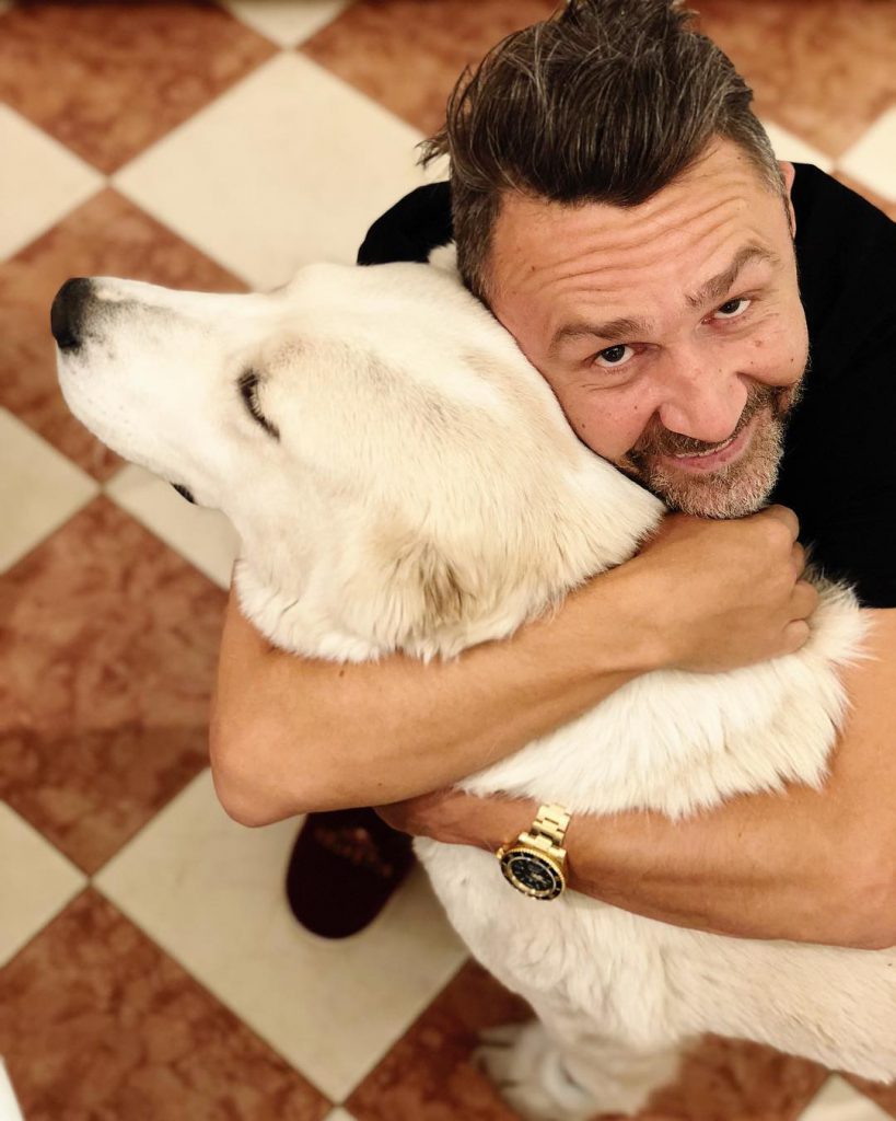 Сергей Шнуров играл с собакой