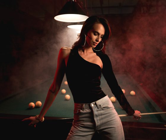 Боди - универсальная вещь. Смотри как их носить в новом лукбуке BODYPOETRY