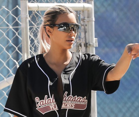 Сестры Кардашьян снова играют в софтбол вместе! Ким тоже здесь!