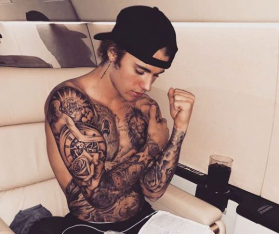 Джастин Бибер рассказал, что значат его татуировки