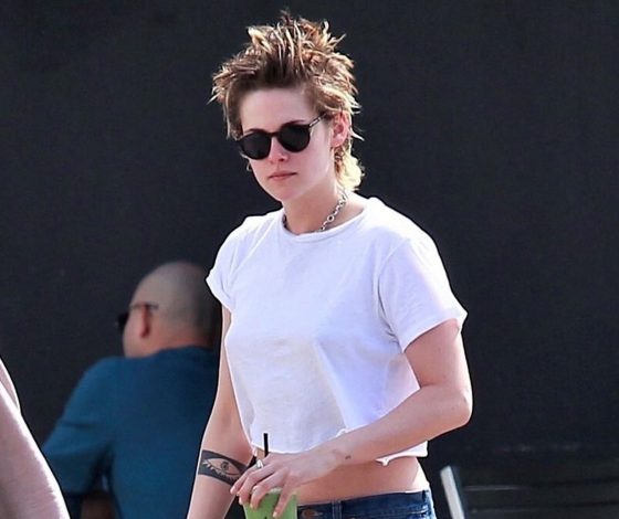 Кристен Стюарт гуляет с друзьями по Лос-Анджелесу