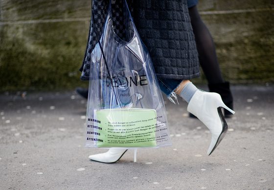 Самый модный аксессуар сезона: топ-7 сумок-пакетов. Где их купить?