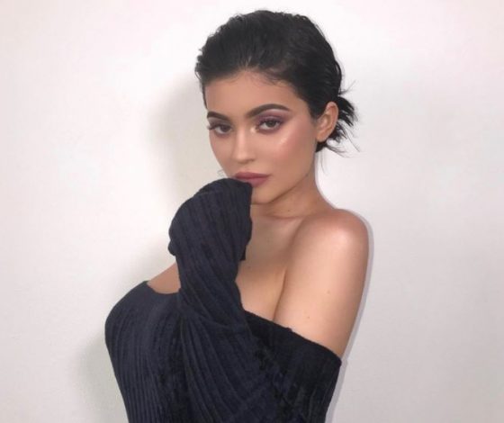 Кайли Дженнер уже пришла в форму после родов: новое фото