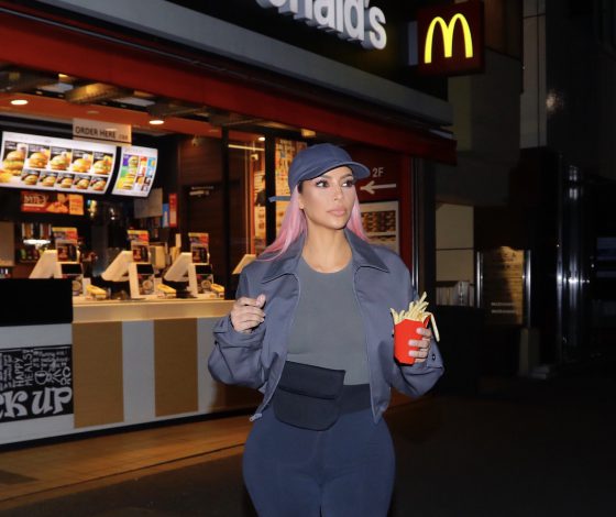 Больше не на диете? Ким Кардашьян ест картошку фри из Макдональдса