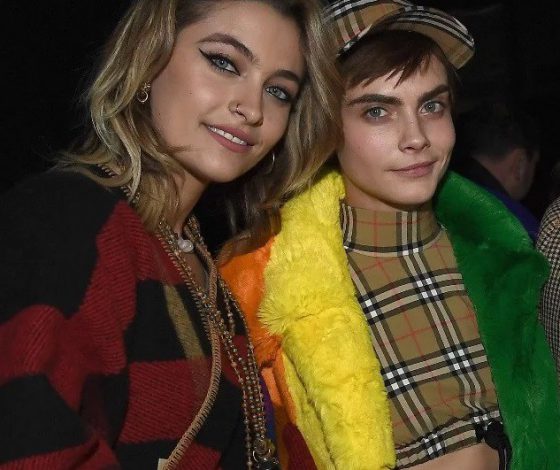 Новая пара: Кара Делевинь и Пэрис Джексон целуются на улице