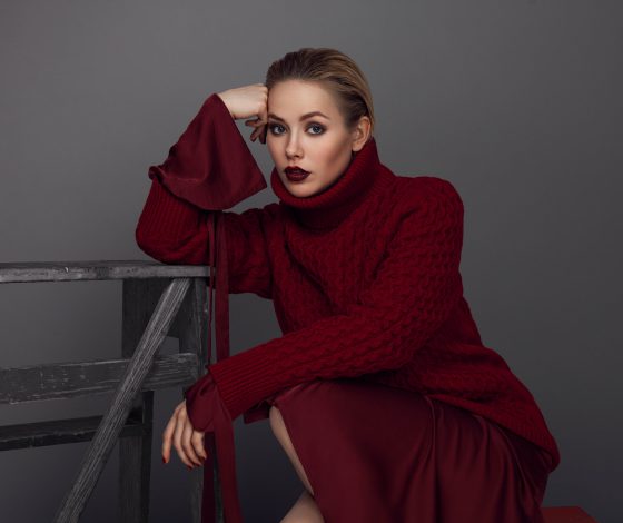Зоя Бербер стала лицом новой питерской марки LIGIO, и у нее очень красивый свитер