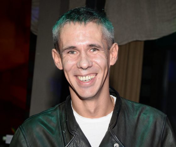 И снова здравствуйте. Алексей Панин устроил скандал на борту самолета