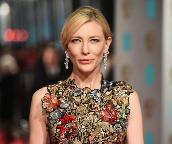 Шок! Кейт Бланшетт делает процедуры из обрезанной крайней плоти новорожденных!