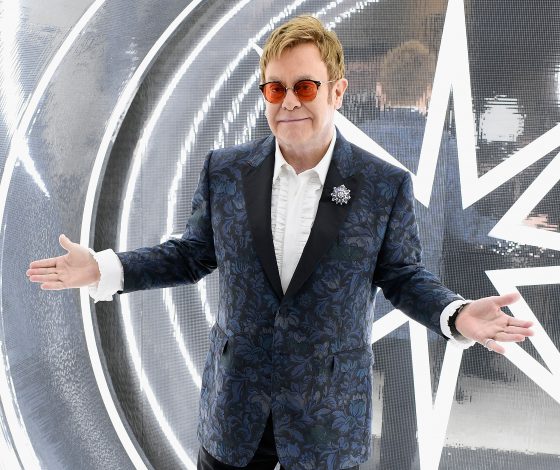 Элтон Джон в Киеве встретился с мальчиком, которого не смог усыновить 9 лет назад