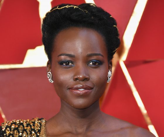 Необычная прическа Люпиты Нионго. Как такую повторить?