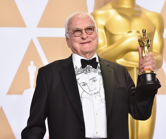 Самый крутой мерч: сценарист «Зови меня своим именем» пришел на «Оскар» в рубашке с портретом Тимоти Шаламе