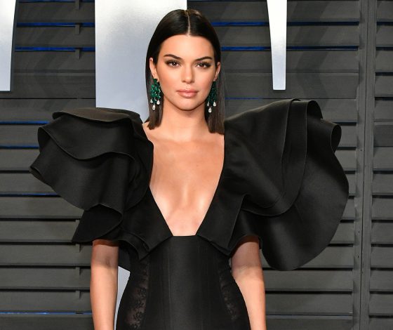 Кендалл Дженнер и еще 7 звезд, которые пришли на Vanity Fair почти голые