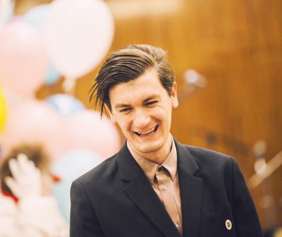 #плачунатехно: Александр Гудков, Айза Анохина и другие звёзды в новом танцевальном флешмобе