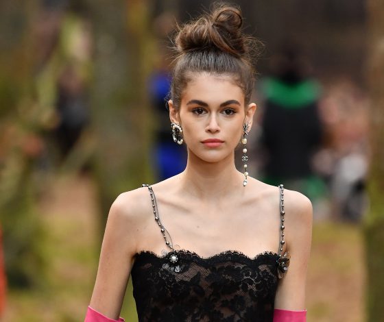 Показ в лесу, сумка-полено и стеганые кюлоты на шоу Chanel в Париже