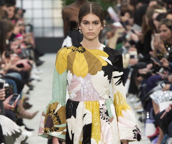 Кайя Гербер и Крис Грикайте на показе Valentino!