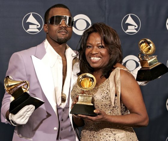 В Сеть слили новый трек Канье Уэста, и он посвящен его маме