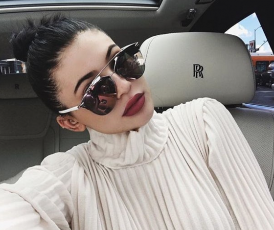 Личный автопарк Кайли Дженнер: какие машины у модели в гараже?