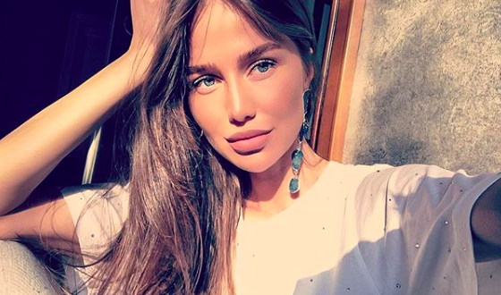 Алекса выбирает белое платье. Выходит замуж?