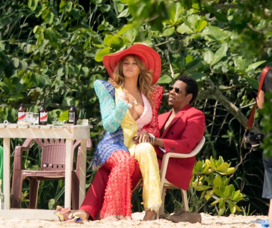 Как Бейонсе готовится к туру? Сидит на коленях у Джей Зи!