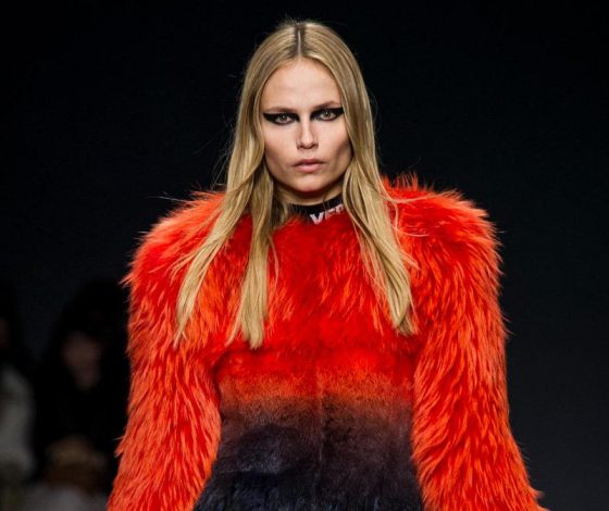 Versace откажутся от меха: вспоминаем лучшие шубы бренда