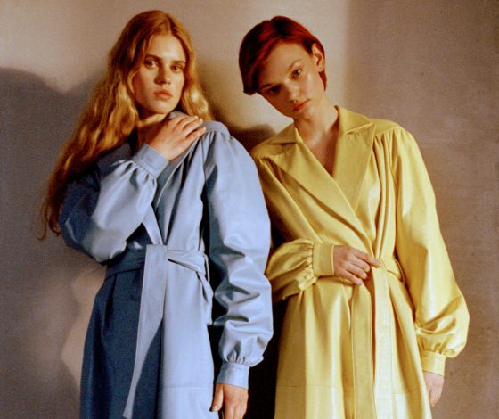 Платья-халаты, костюмы и броши в весенней коллекции NEBO