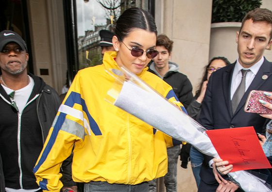 Как носить ветровку? Учимся у Кендалл Дженнер